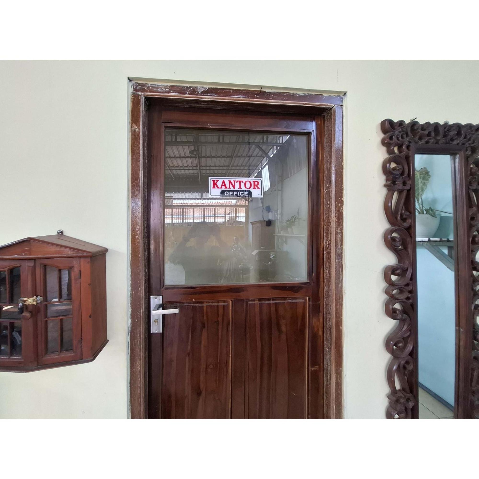 Reddoorz Near Alun Alun Jepara Kesembu Exterior foto