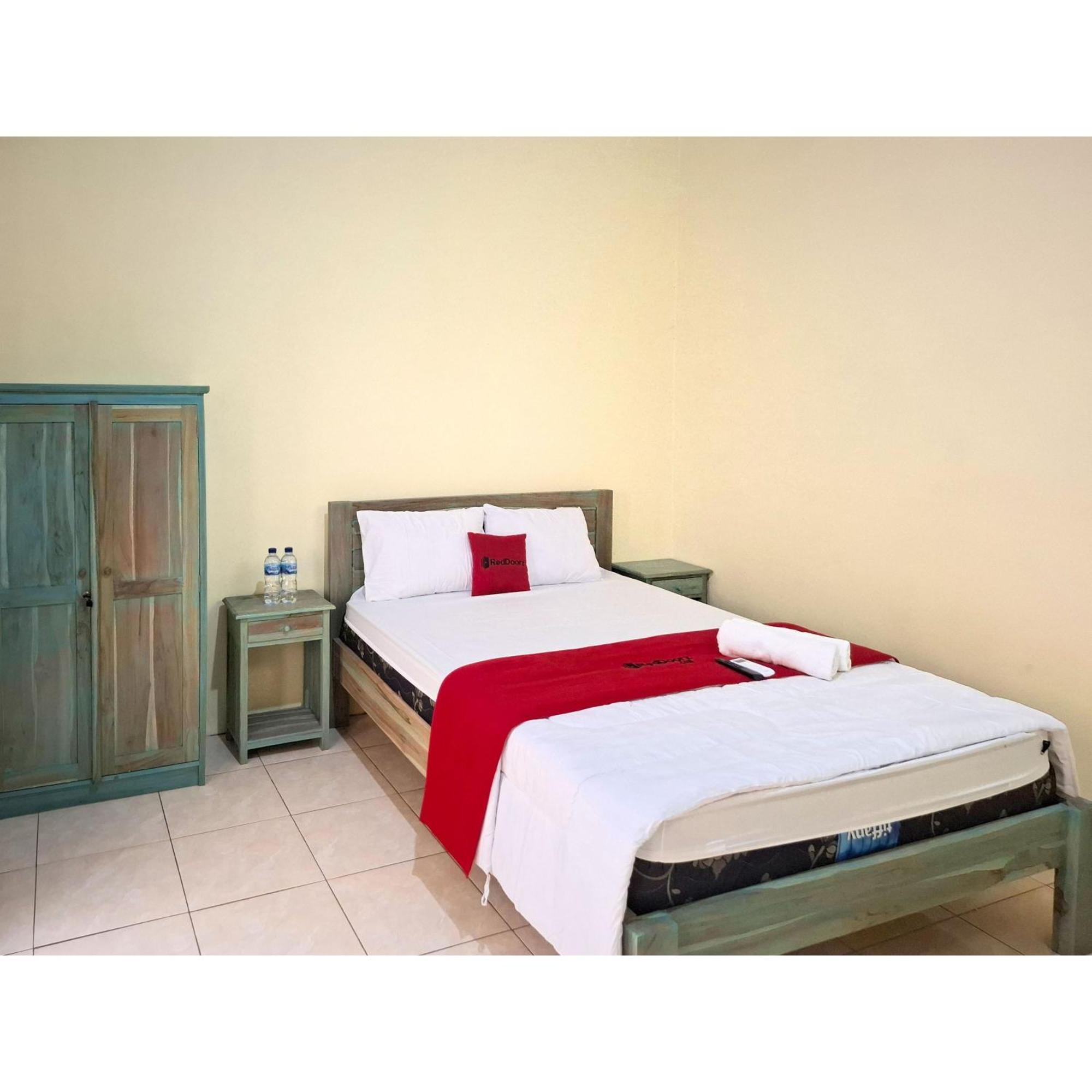Reddoorz Near Alun Alun Jepara Kesembu Exterior foto